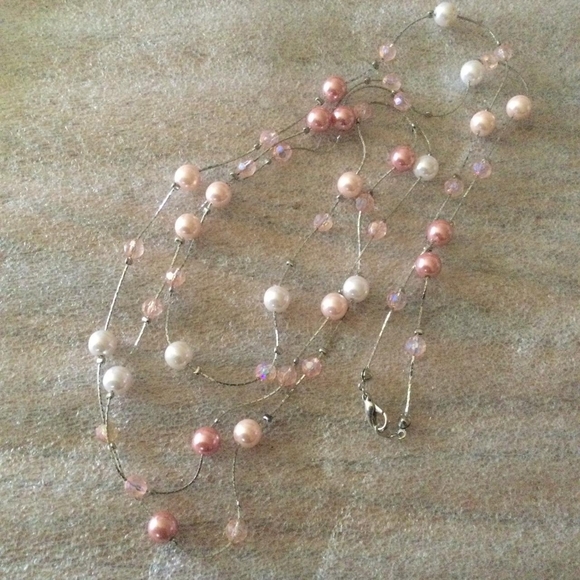 Pink and white necklace - Picture 2 of 2